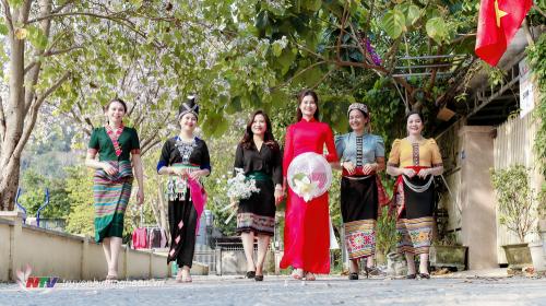 Phụ nữ huyện vùng cao Tương Dương hưởng ứng “Tuần lễ áo dài”