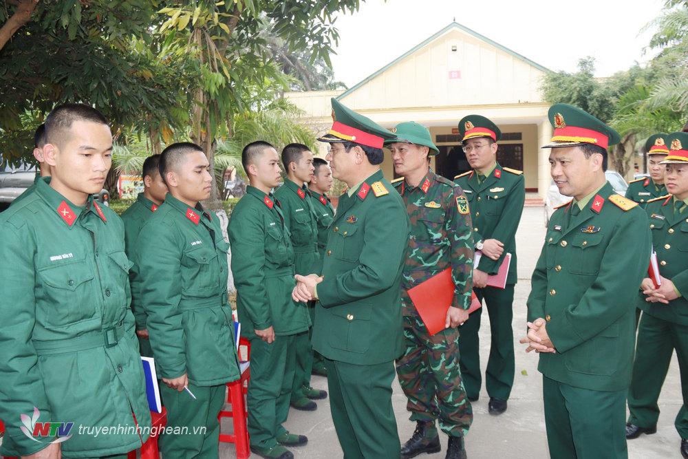 Bộ chỉ huy Quân sự tỉnh kiểm tra công tác huấn luyện chiến sỹ mới tại Trung đoàn 764   