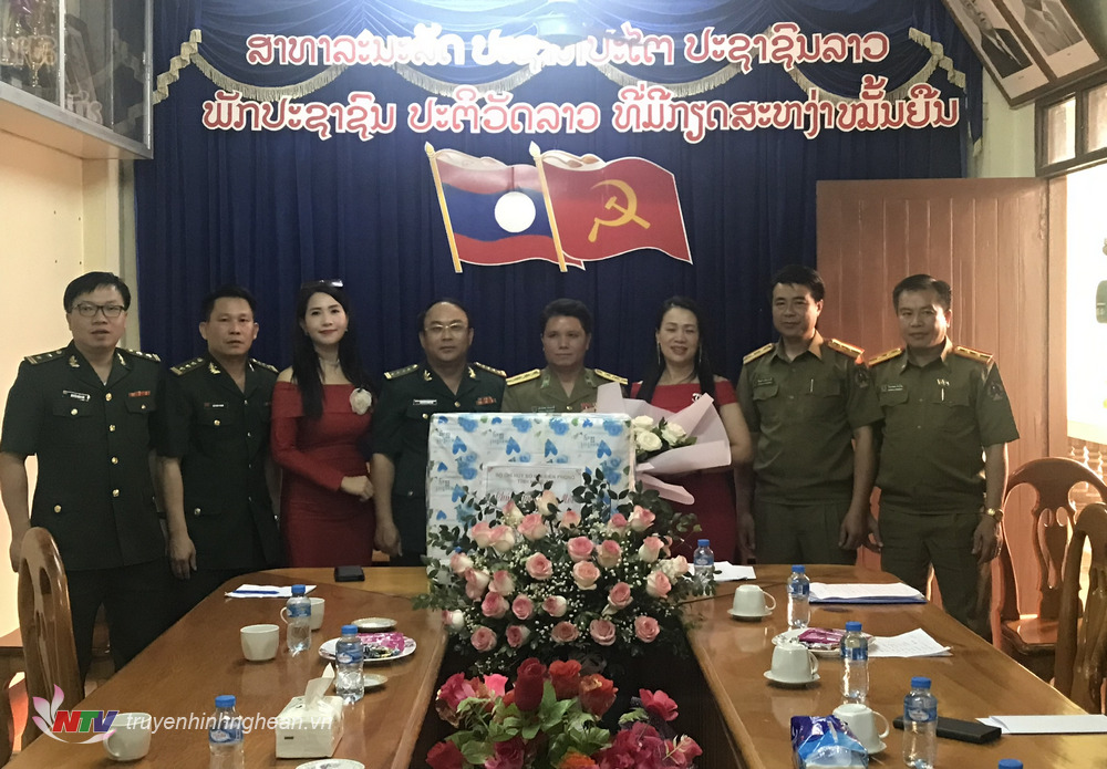 Bộ đội Biên phòng Nghệ An chúc Tết lực lượng vũ trang tỉnh Hủa Phăn
