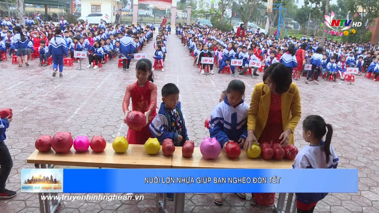 Nuôi lợn nhựa giúp bạn nghèo đón tết