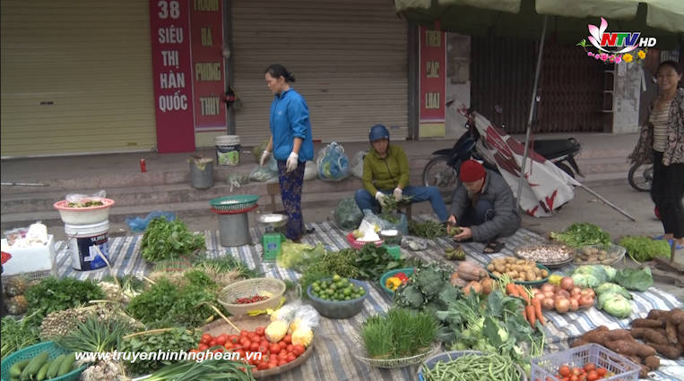 Hoạt động buôn bán tại các chợ ngày đầu năm mới