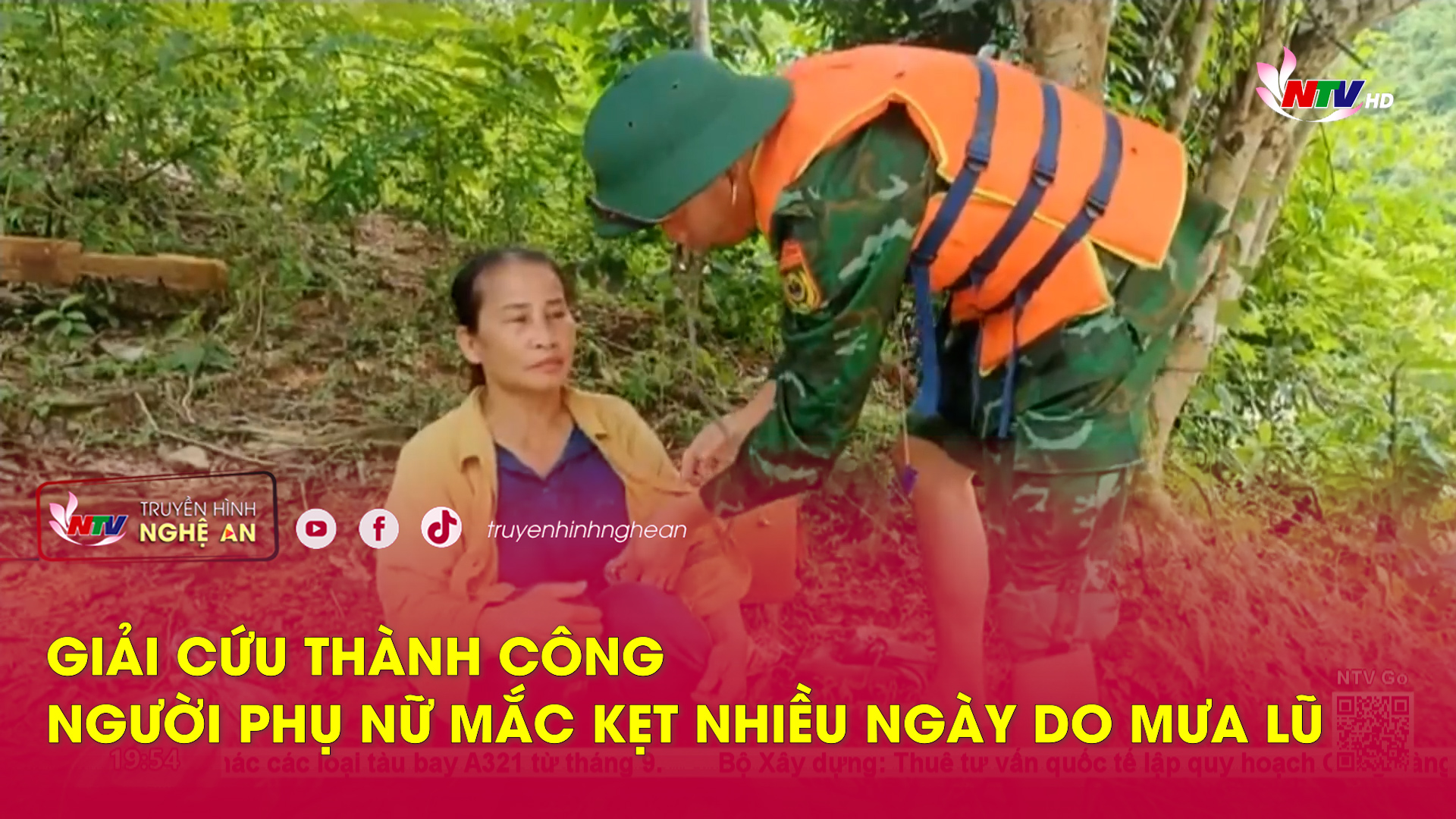 Giải cứu thành công người phụ nữ mắc kẹt nhiều ngày do mưa lũ
