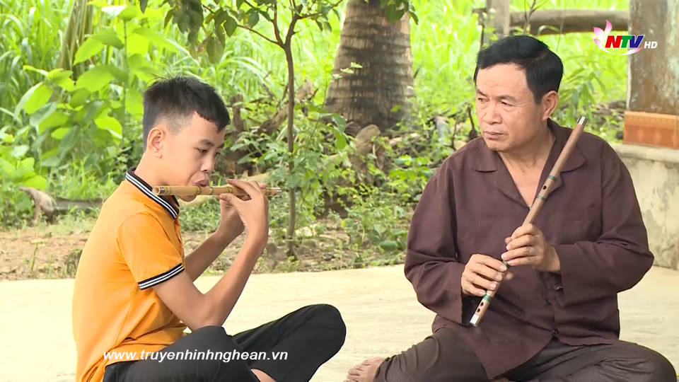 Thiếu nhi Nghệ An: Tùng Lâm với niềm đam mê nhạc cụ dân tộc