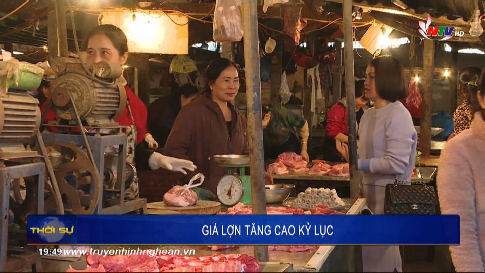 Bình ổn giá và đảm bảo nguồn cung thịt lợn