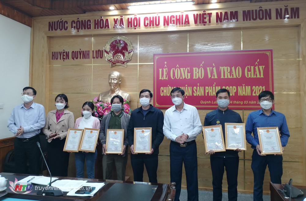 Trao giấy chứng nhận 7 sản phẩm OCOP của Quỳnh Lưu