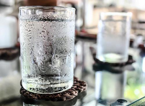 Tác hại khôn lường khi uống nước lạnh ngày nóng
