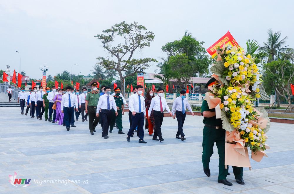 Lãnh đạo tỉnh Nghệ An dâng hương tưởng niệm đồng chí Phùng Chí Kiên