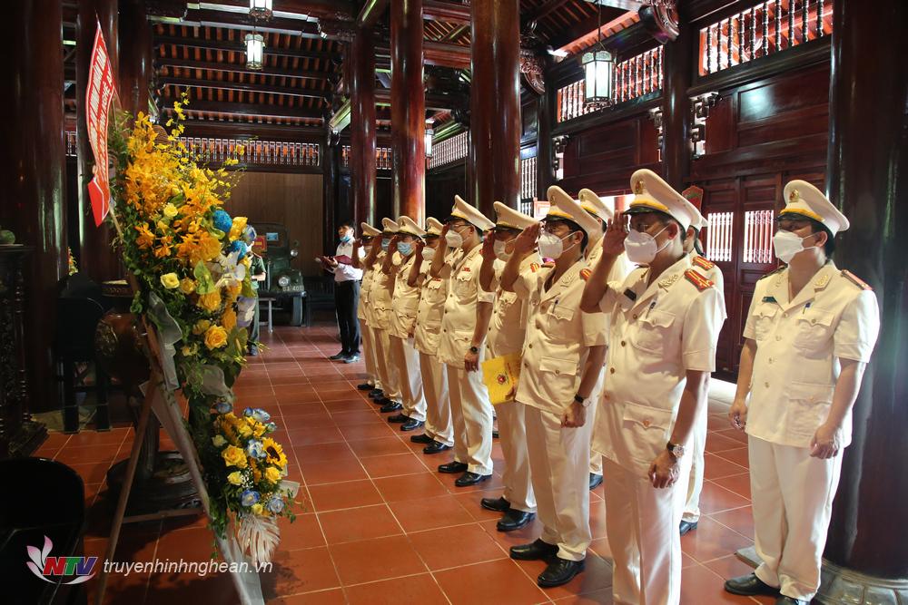 Lực lượng An ninh Công an Nghệ An báo công lên anh linh Chủ tịch Hồ Chí Minh