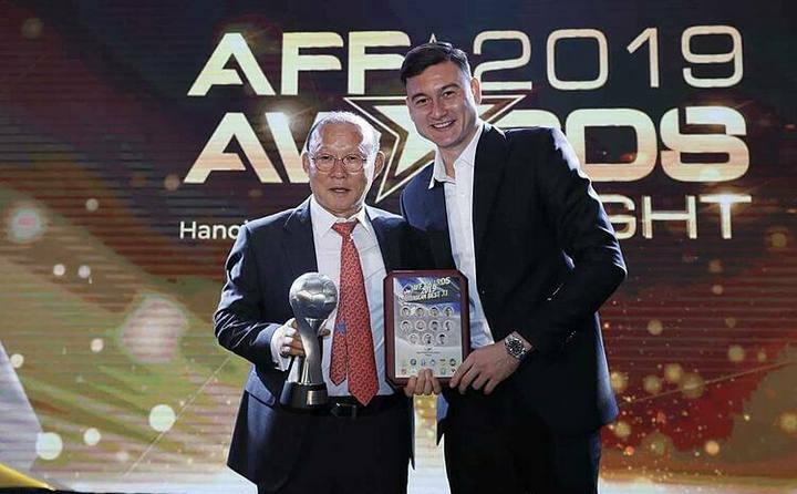 Quang Hải và HLV Park chiến thắng ở AFF Awards