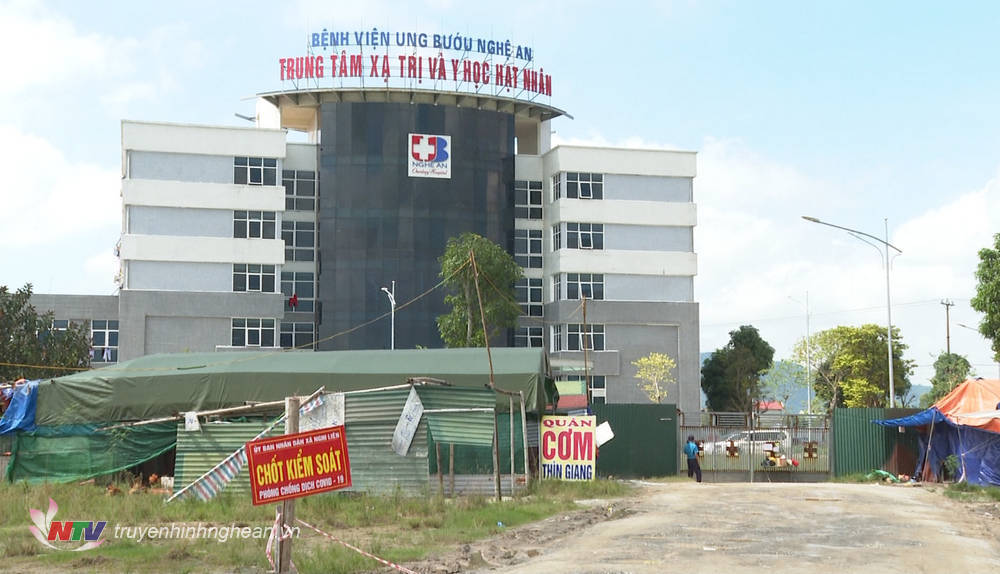 Phát hiện 27 ca nhiễm, Bệnh viện Ung bướu Nghệ An di chuyển tạm thời hơn 240 người