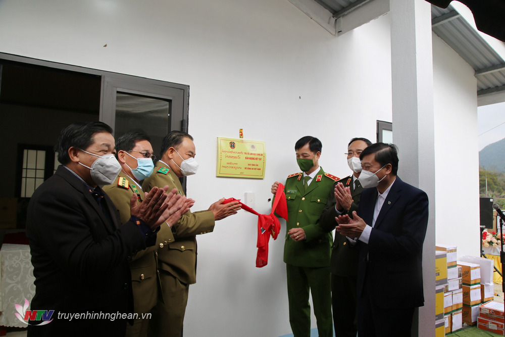 Khánh thành trụ sở đầu tiên cho Công an bản biên giới của nước CHDCND Lào