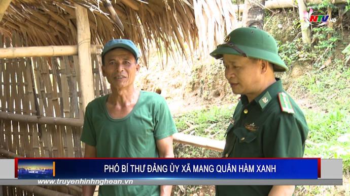 Phó Bí thư Đảng ủy xã mang quân hàm xanh