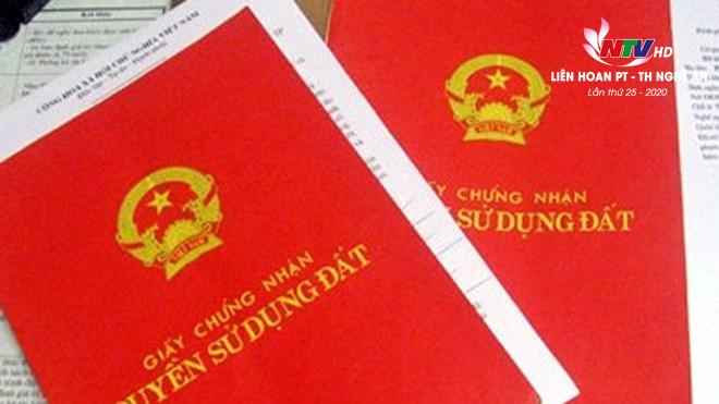 Con tôm "ăn" bìa đỏ