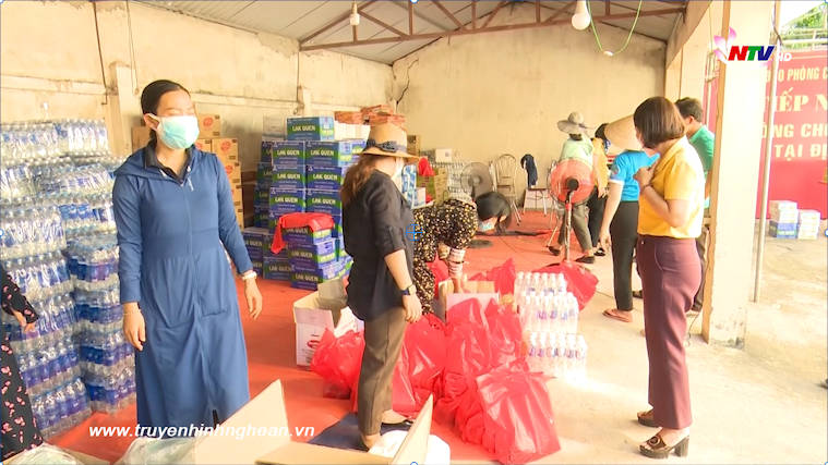 Những tình nguyện viên tham gia chống dịch trong ngày nghỉ lễ