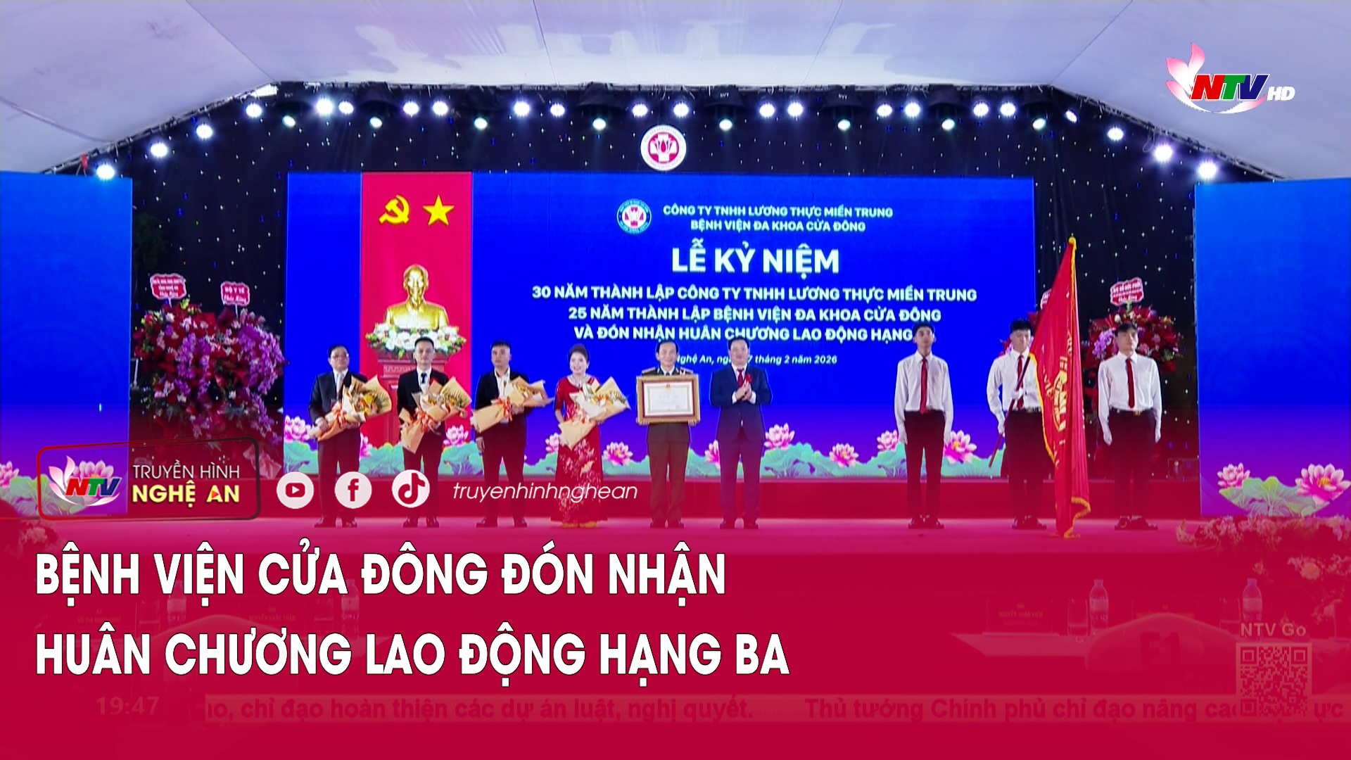 Bệnh viện Cửa Đông đón nhận Huân chương Lao động hạng Ba