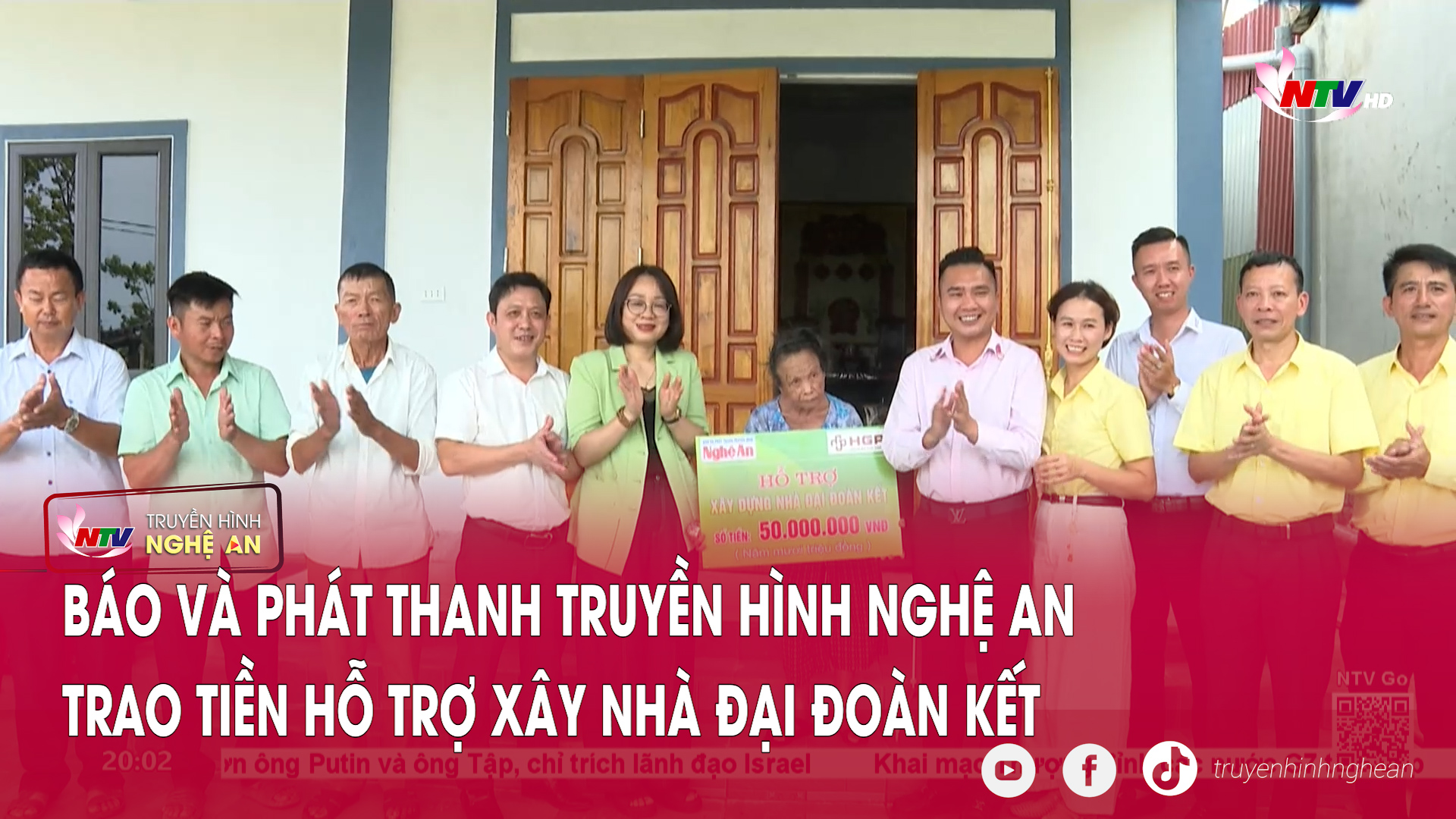 Báo và Phát thanh truyền hình Nghệ An trao tiền hỗ trợ xây nhà Đại đoàn kết