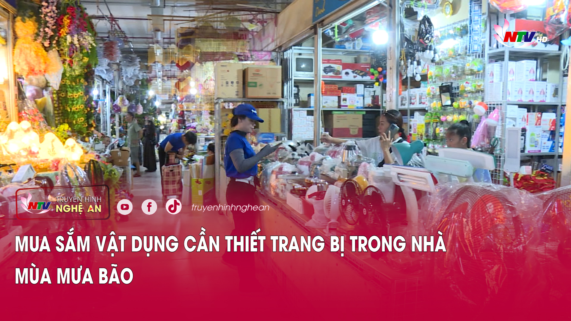 Mua sắm vật dụng cần thiết trang bị trong nhà mùa mưa bão